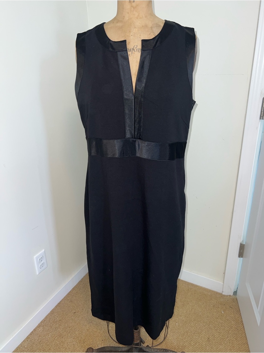 Liz Claiborne Black Sleeveless Midi Dress with Satin Trim